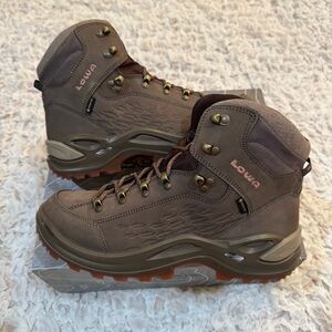 NWT Lowa Renegade Gore-Tex Warm Mid Hiking Boots